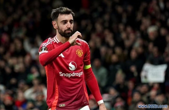 Bruno Fernandes mừng bàn ấn định tỷ số cho Man Utd trước Rangers trên sân Old Trafford， thành phố Manchester， Anh， tối 23/1/2025. Ảnh: AP