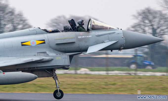 Tiêm kích Eurofighter Typhoon Anh tại căn cứ Coningsby hôm 23/1. Ảnh: BBC