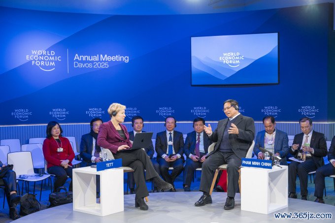 Thủ tướng dự phiên đối thoại chính sách đặc biệt tại WEF Davos 2025. Ảnh: Anh Tú